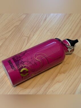 SIGG Switzerland Dancing Flame Pink 0.6 Liter Water Bottle BRAND NEW NWT